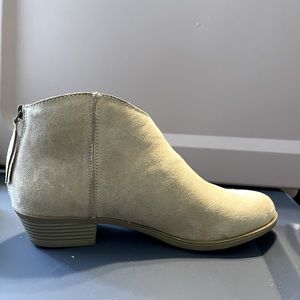 Nude booties never worn